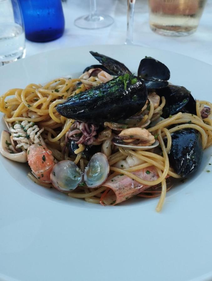 Bellerive Ristorante Albergo Манерба-дель-Гарда Екстер'єр фото