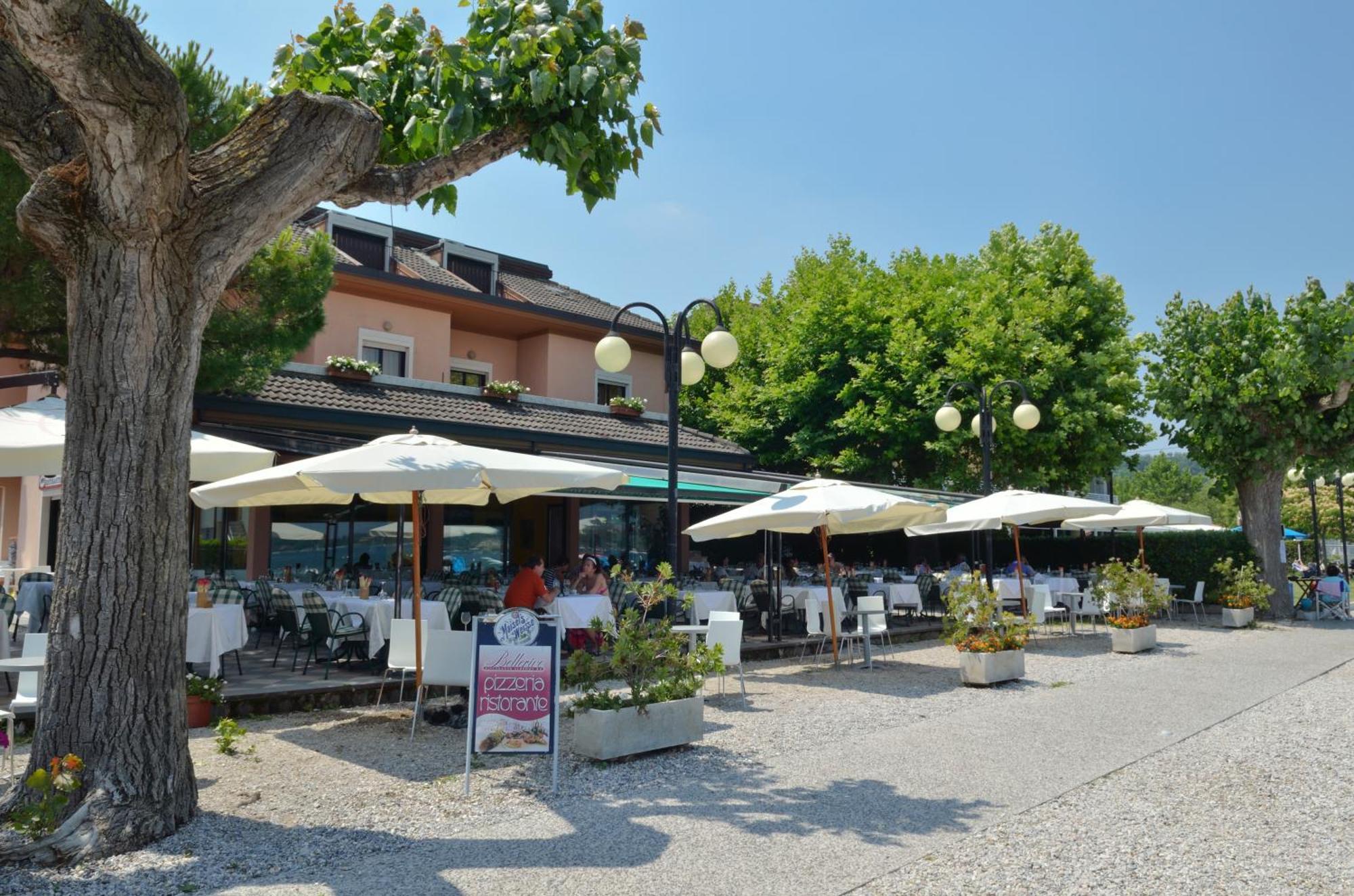 Bellerive Ristorante Albergo Манерба-дель-Гарда Екстер'єр фото