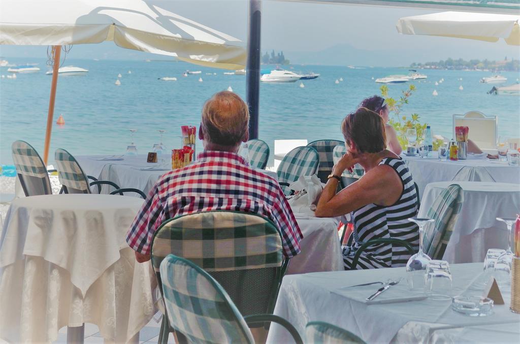 Bellerive Ristorante Albergo Манерба-дель-Гарда Екстер'єр фото