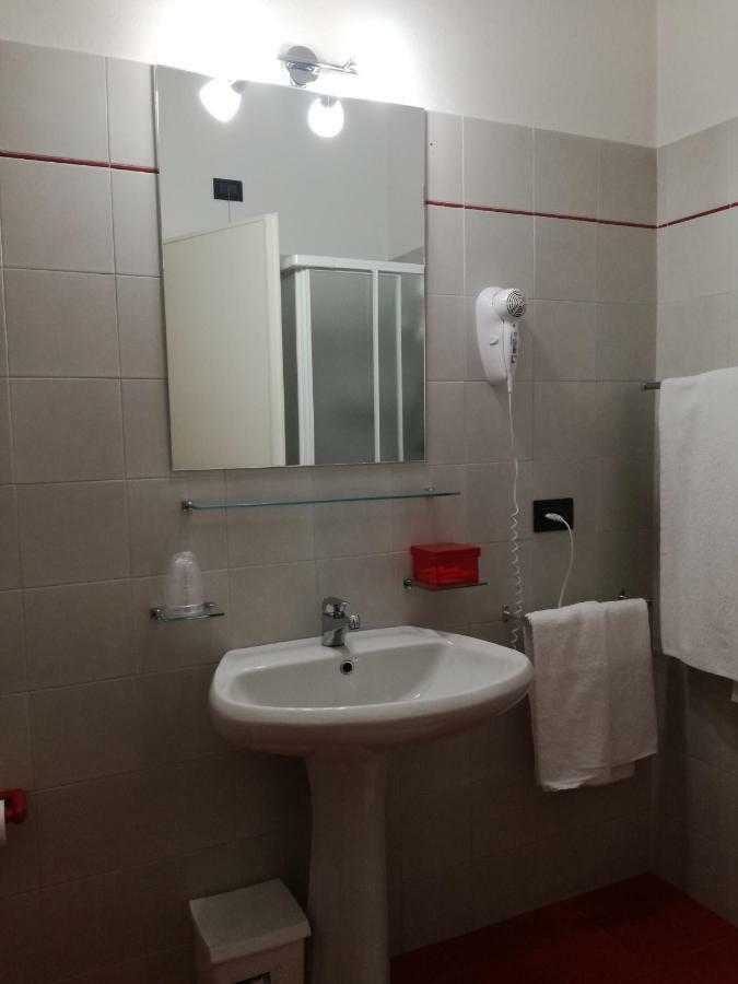 Bellerive Ristorante Albergo Манерба-дель-Гарда Екстер'єр фото